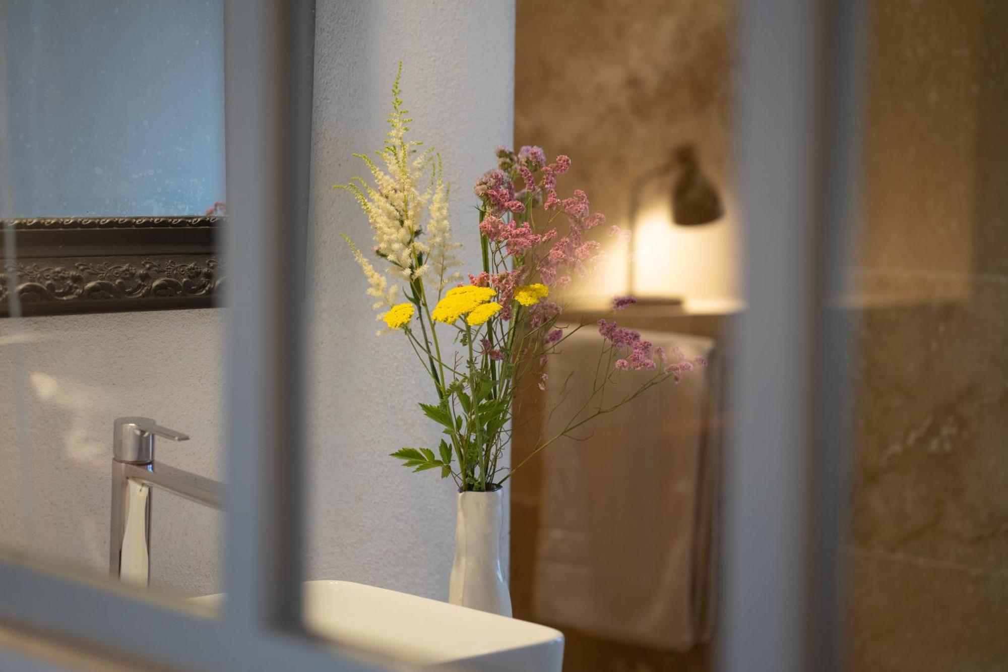Les Canisses, Magnifique Appartement Avec Terrasse Au Coeur D'Uzès Exterior foto